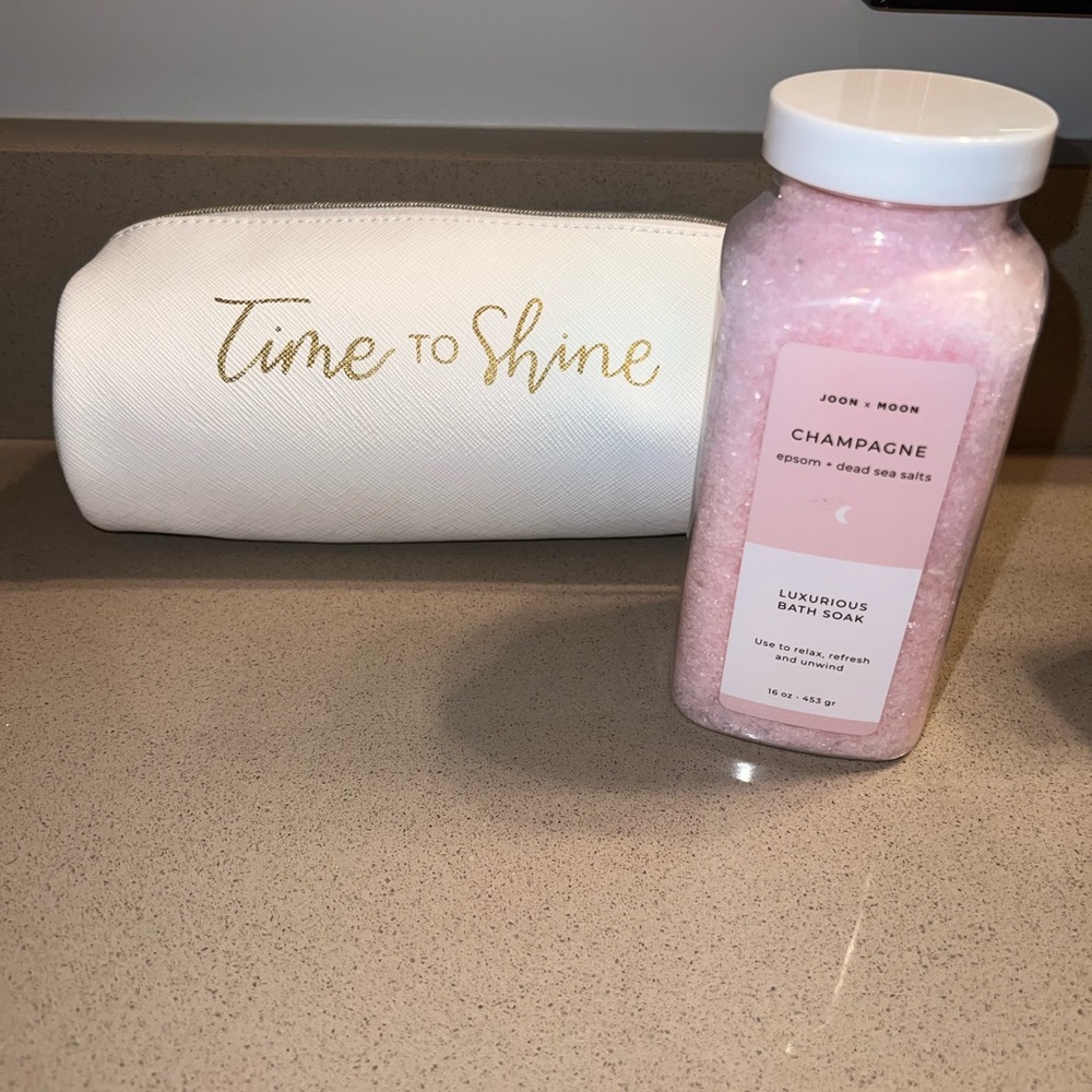 MAKEUP BAG WITH EPSOM BATH SALTS (BRAND NEW)